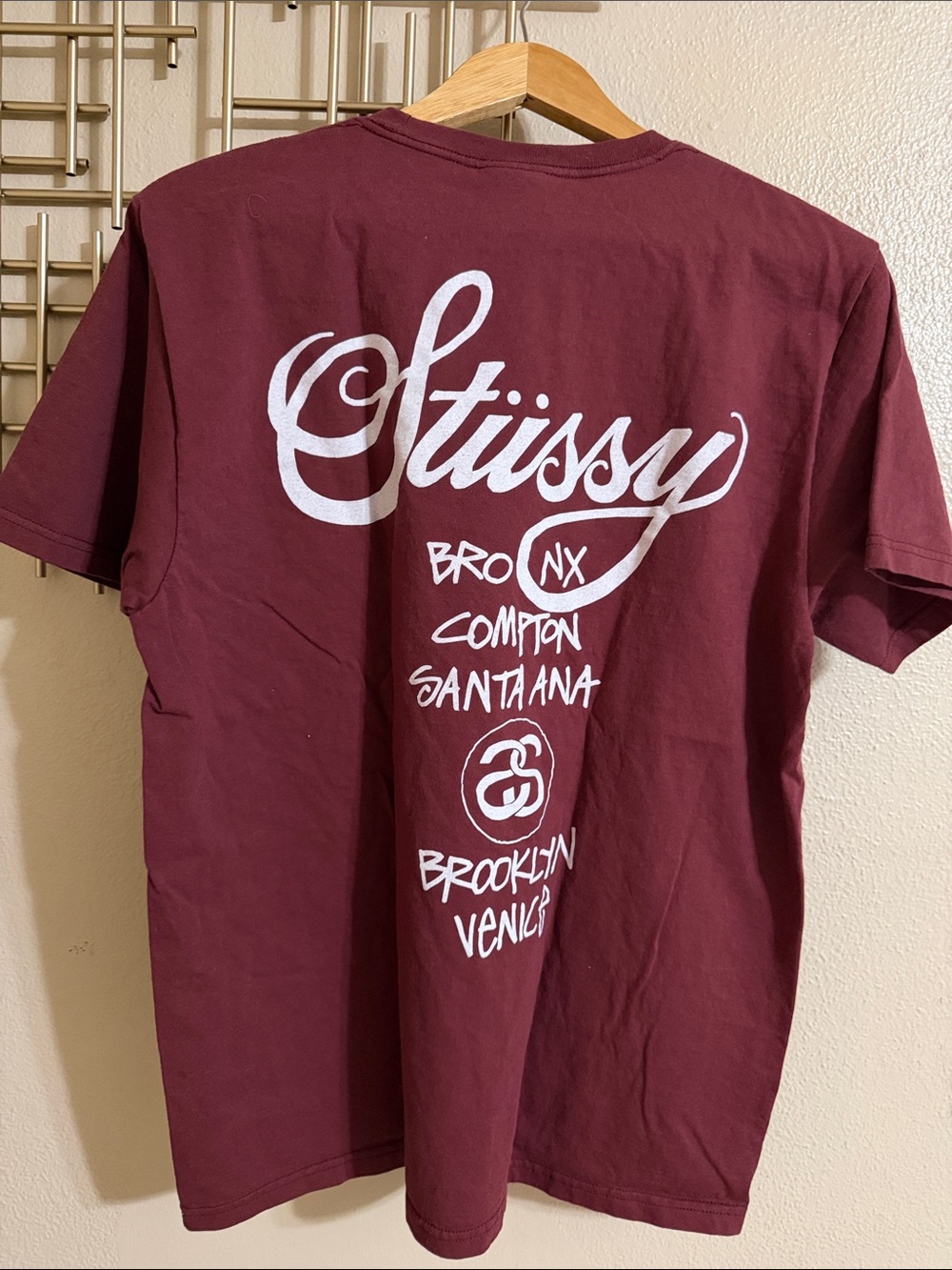 Stussy Men's Burgundy Short-Sleeve Logo Tee - Picture 4 of 5